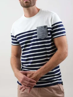 T-shirt en coton blanc rayé avec une coupe droite et un col rond