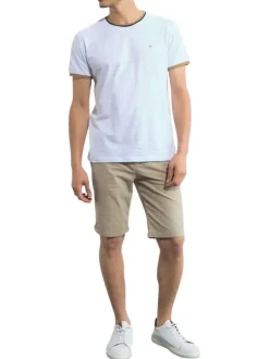 T-shirt en coton blanc uni avec une coupe droite et un col rond
