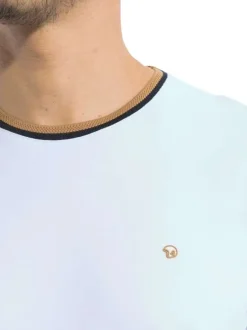 T-shirt en coton blanc uni avec une coupe droite et un col rond