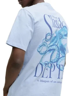 T-shirt en coton bleu ciel imprimé avec une coupe droite et un col rond