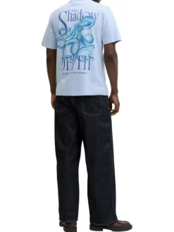 T-shirt en coton bleu ciel imprimé avec une coupe droite et un col rond