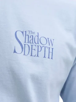 T-shirt en coton bleu ciel imprimé avec une coupe droite et un col rond