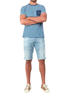 T-shirt en coton bleu et blanc rayé avec une coupe droite et un col rond