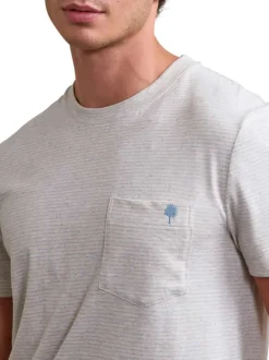 T-shirt en coton bleu et écru à rayures avec une coupe droite et un col rond