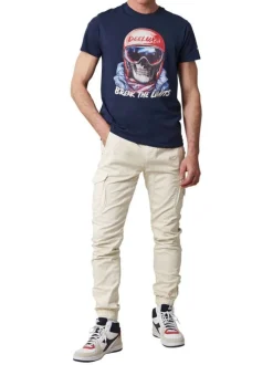 T-shirt en coton bleu marine avec un imprimé à l'avant et un col rond