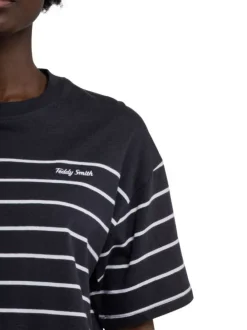 T-shirt en coton bleu marine rayé à col rond avec le nom de la marque