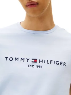 T-shirt en coton ciel à coupe droite pourvu d'un col rond finement côtelé