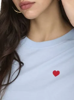 T-shirt en coton ciel uni avec une coupe droite et un col rond