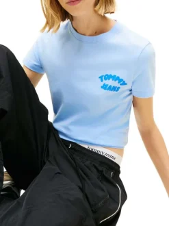 T-shirt en coton ciel uni avec une coupe droite et un col rond
