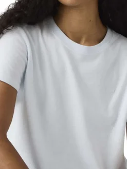 T-shirt en coton ciel uni à coupe ajustée pourvu d'un col rond