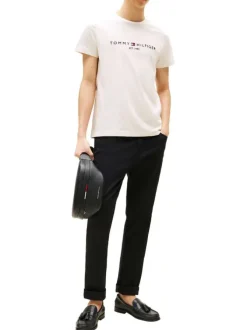 T-shirt en coton écru avec un col rond et des manches courtes
