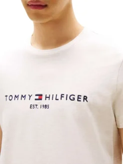 T-shirt en coton écru à coupe droite pourvu du nom de la marque brodé
