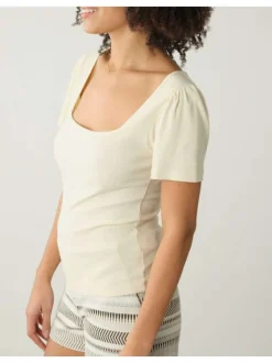 T-shirt en coton écru côtelé avec une coupe droite et un col carré