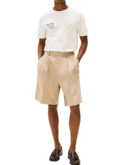 T-shirt en coton écru fantaisie avec un col rond et des manches courtes