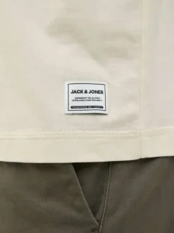 T-shirt en coton écru pourvu d'une coupe droite et d'un col rond
