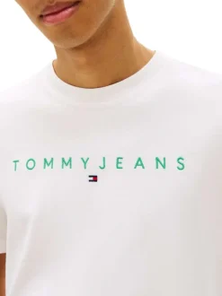 T-shirt en coton écru uni avec une coupe droite et un col rond