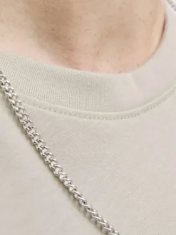T-shirt en coton écru uni avec une coupe droite et un col rond