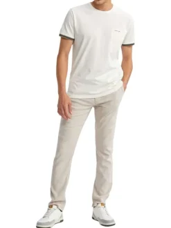 T-shirt en coton ecru uni pourvu de manches courtes et d'un col rond