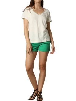 T-shirt en coton et lin mélangé écru uni avec une coupe droite et un col v