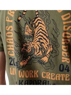 T-shirt en coton kaki uni avec une coupe droite et un col rond