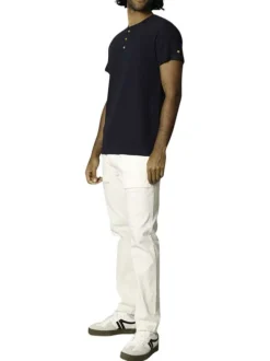 T-shirt en coton marine uni avec une coupe droite et un col rond