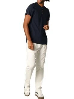 T-shirt en coton marine uni avec une coupe droite et un col rond