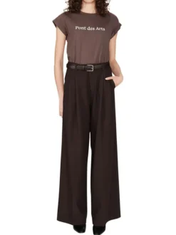 T-shirt en coton marron imprimé avec un col rond et une coupe droite