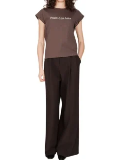 T-shirt en coton marron imprimé avec un col rond et une coupe droite