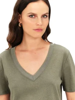 T-shirt en coton mélangé kaki uni à coupe droite et col v avec liseré doré