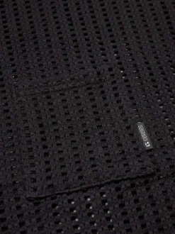 T-shirt en coton noir en maille ajourée avec un col rond et une coupe droite