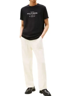 T-shirt en coton noir fantaisie avec un col rond et des manches courtes