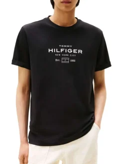 T-shirt en coton noir fantaisie avec un col rond et des manches courtes