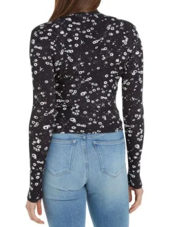 T-shirt en coton noir fleuri avec une coupe près du corps et un col montant