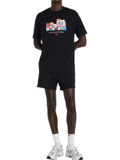 T-shirt en coton noir à imprimé avec une coupe droite et un col rond