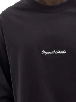 T-shirt en coton noir uni avec un col rond et une coupe droite