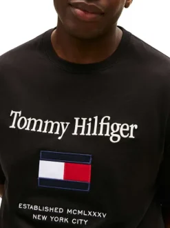 T-shirt en coton noir uni avec une coupe droite et un grand logo