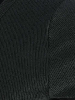 T-shirt en coton noir uni avec une coupe près du corps et un col rond