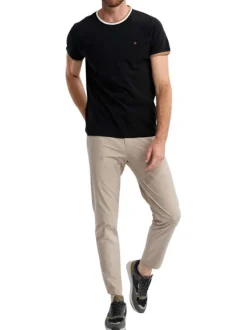 T-shirt en coton noir uni pourvu d'une coupe droite et d'un col rond