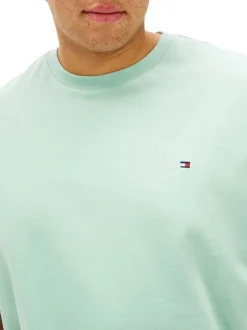T-shirt en coton pistache uni avec une coupe droite et un col rond