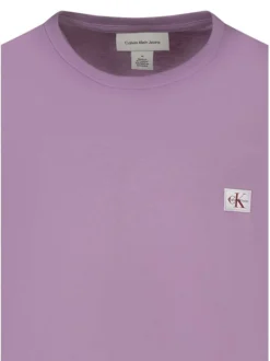 T-shirt en coton rose uni avec une coupe droite et un col rond