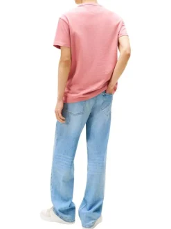 T-shirt en coton rose uni avec une coupe droite et un col rond