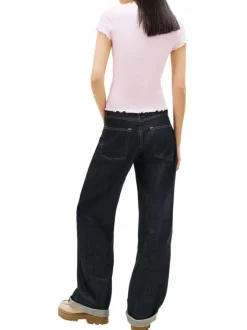 T-shirt en coton rose uni avec une coupe moulante et un col rond
