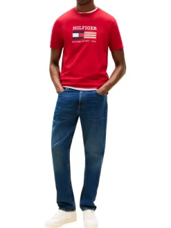 T-shirt en coton rouge avec un col rond et des manches courtes