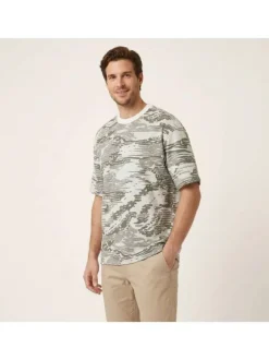 T-shirt en coton vert à motifs militaires avec une coupe droite et un col rond
