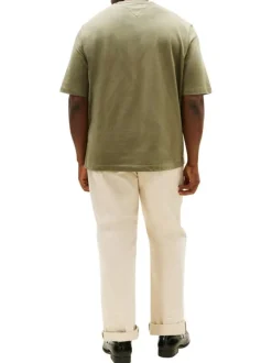 T-shirt en coton vert uni avec une coupe droite et un col rond