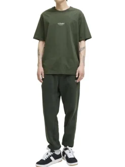 T-shirt en coton vert uni avec une coupe droite et un col rond