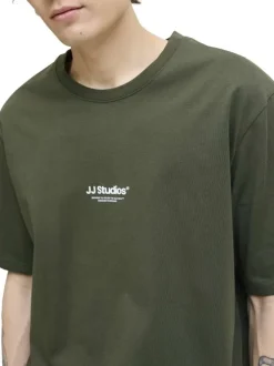T-shirt en coton vert uni avec une coupe droite et un col rond