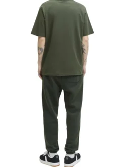 T-shirt en coton vert uni avec une coupe droite et un col rond