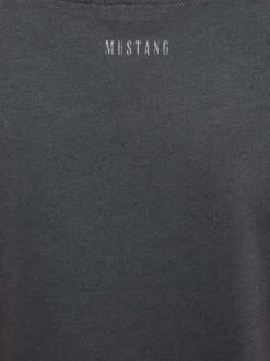 T-shirt gris anthracite uni avec un col v profond et des manches courtes