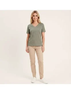 T-shirt kaki uni avec une coupe ajustée un col v et des manches courtes